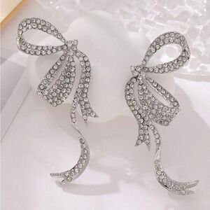 silver diamond bow earrings A208